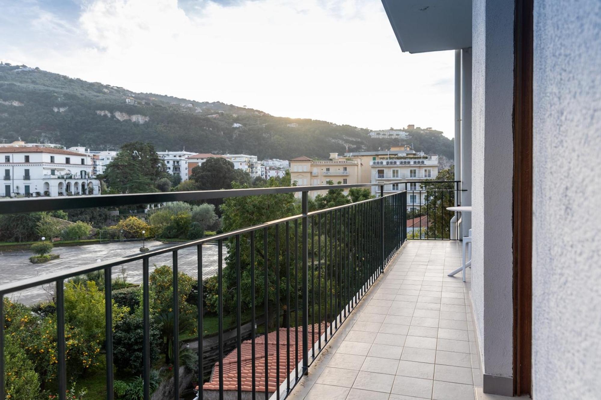 Patriziella 4 Rooms Sorrento Exterior foto